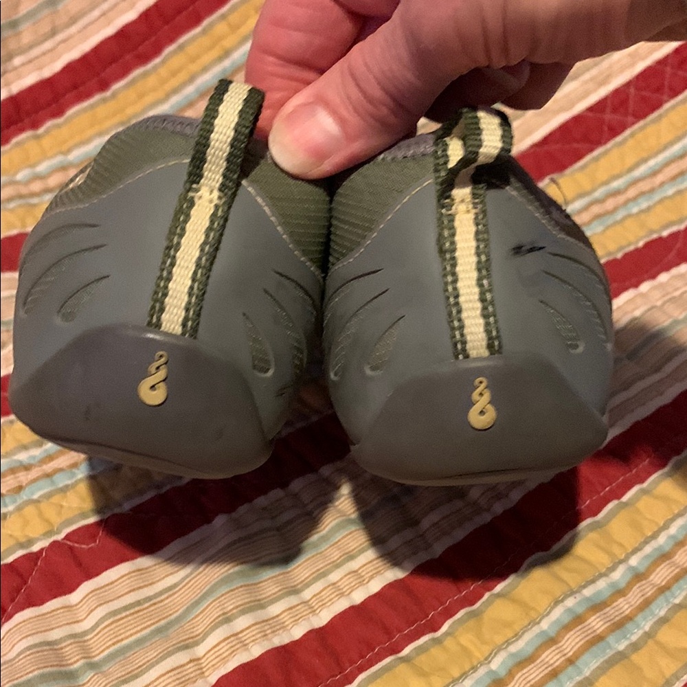 Ahnu Green Flats with Decorative Bow and Canvas Upper - Picture 4 of 6